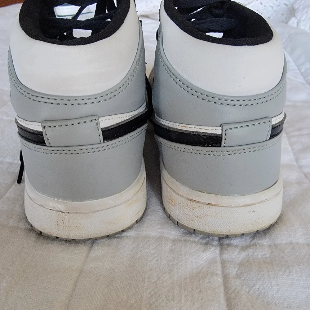 Nike Air Jordan 1 Mid Light Smoke Grey Black White Size 8